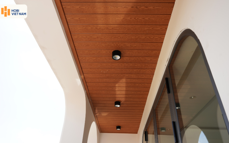 Gỗ nhựa ngoài trời có tốt không và đâu là giải pháp bền vững cho không gian hiện đại